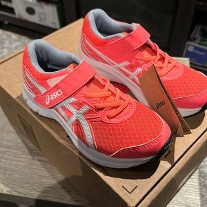 004 ASICS sneakers